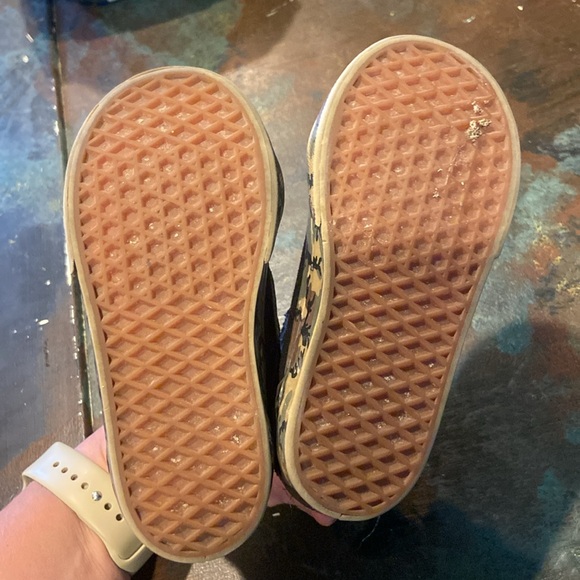 Vans - Picture 3 of 6